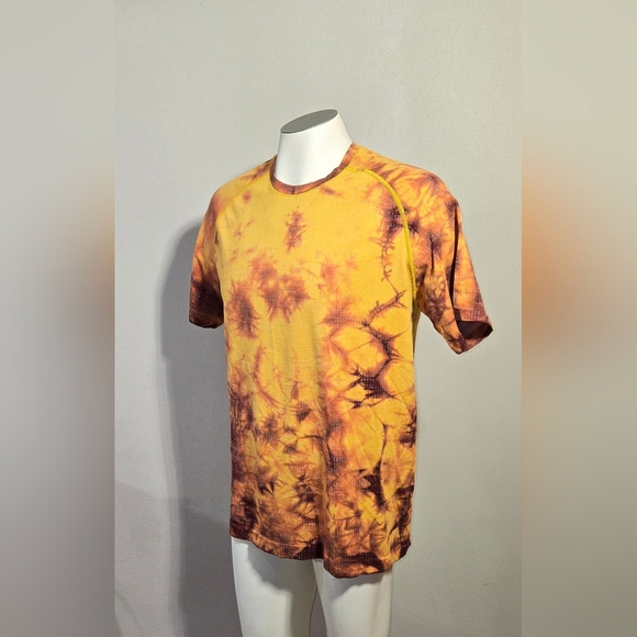 Lululemon Metal Vent Tech Crew Neck Tie Dye Orange Red Yellow Men's Shirt - Picture 3 of 5
